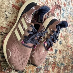 Women sneakers size 8